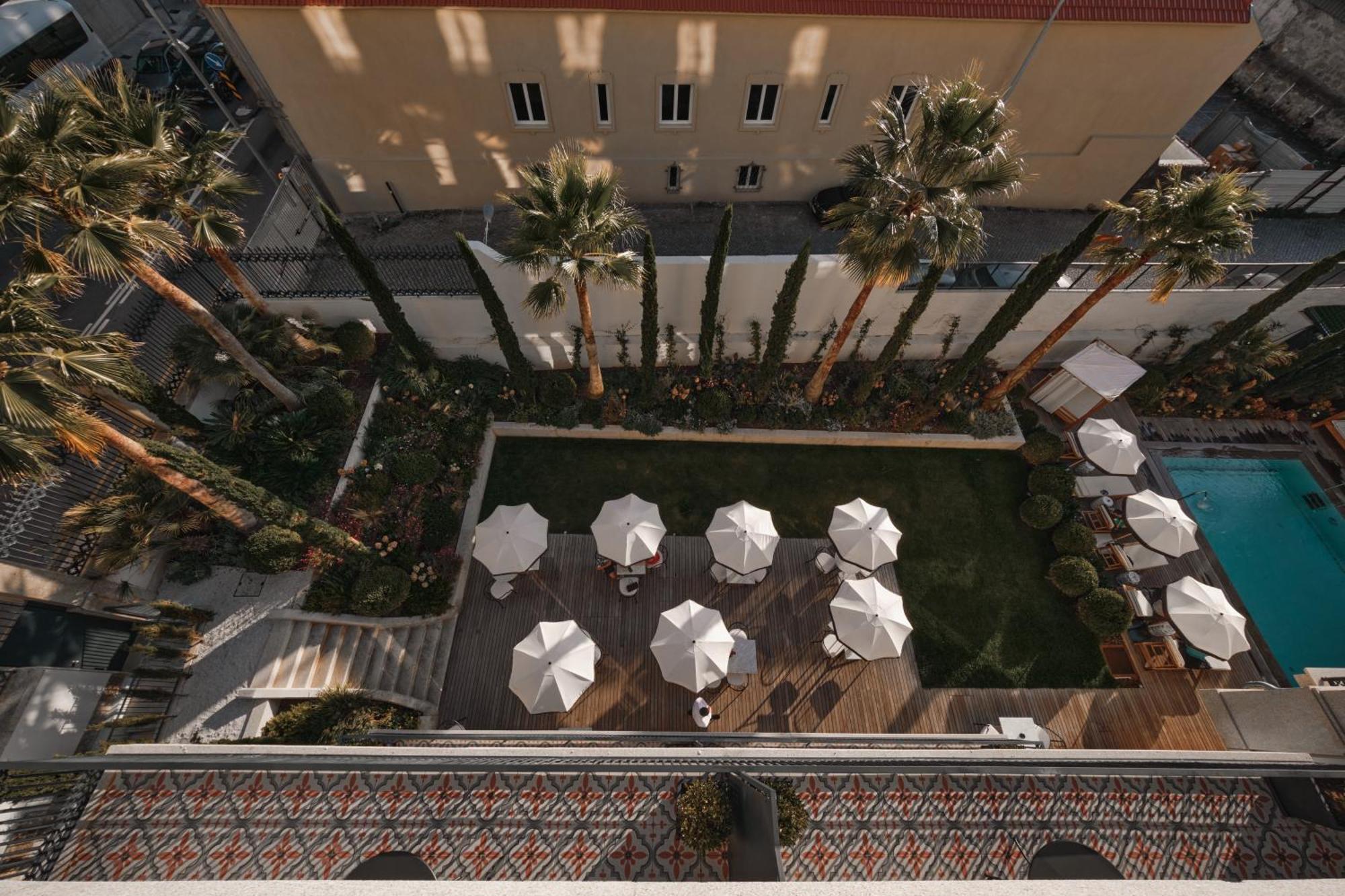 Ga Palace Hotel & Spa, A Xixth-Century Villa Porto Exterior photo The pool at the hotel